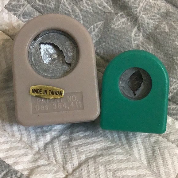 Marvy Uchida Leaf 🍂 Paper Punch set of 2 - Picture 2 of 3